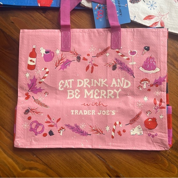 NWT Trader Joe’s 3 Reusable Holiday Christmas Gift Tote Bags - Picture 4 of 14